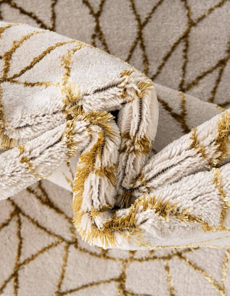 Detail image of 2' 7 x 12'  Marilyn Monroe&trade; Glam Dahlia Runner Rug