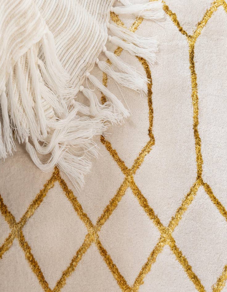 Detail image of 2' 7 x 12'  Marilyn Monroe&trade; Glam Trellis Runner Rug