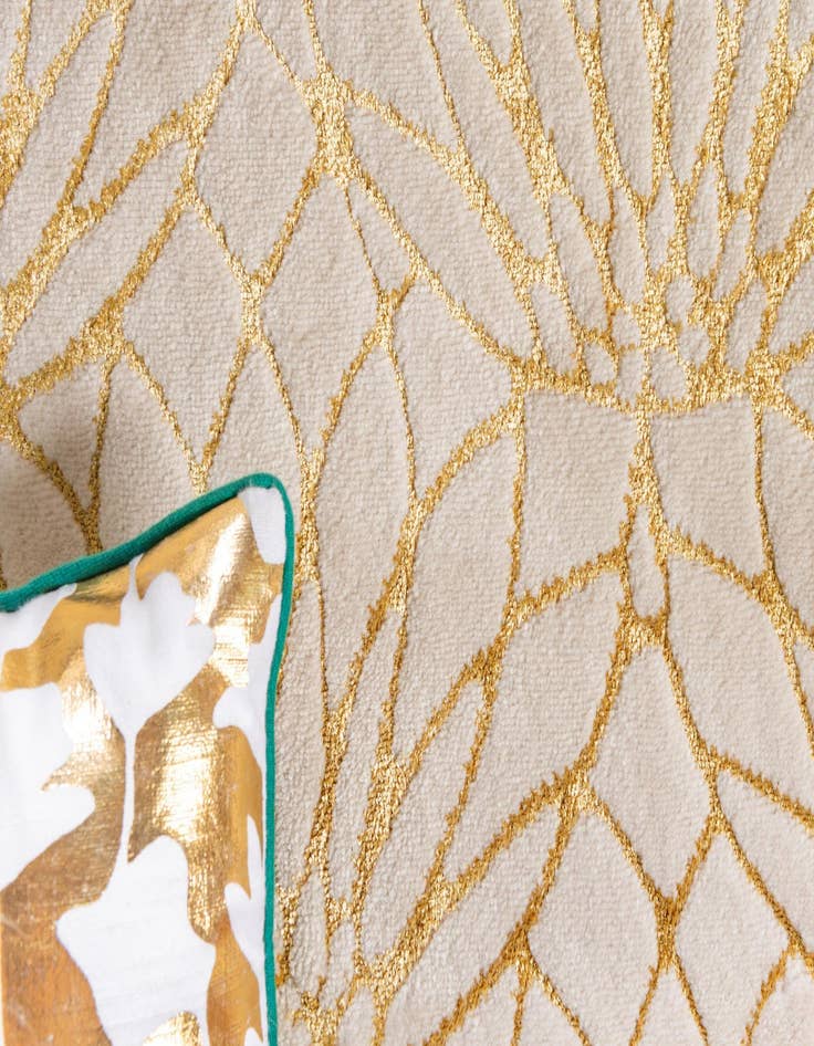 Detail image of 2' x 6'  Marilyn Monroe™ Glam Dahlia Runner Rug