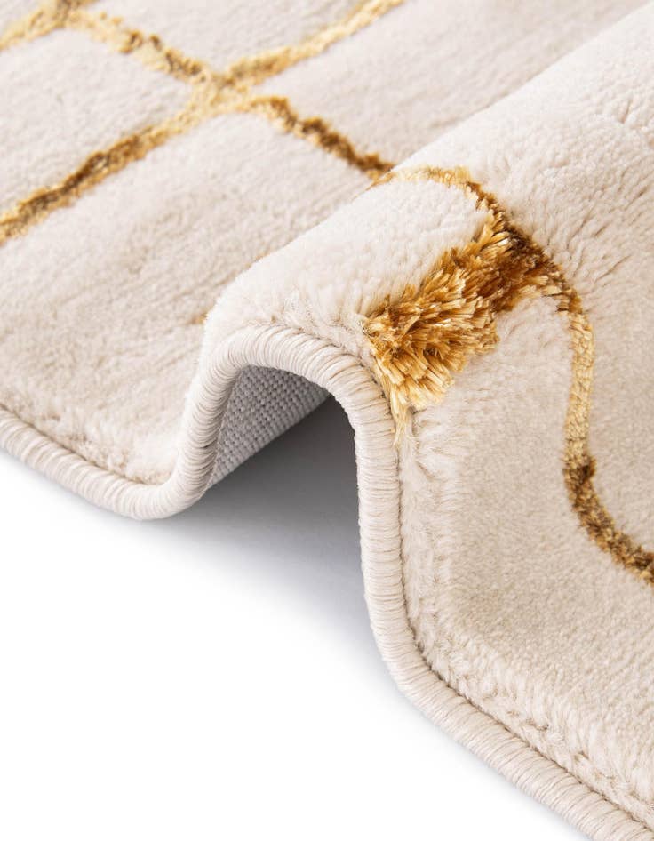 Detail image of 7' 10 x 7' 10 Marilyn Monroe™ Glam Deco Square Rug