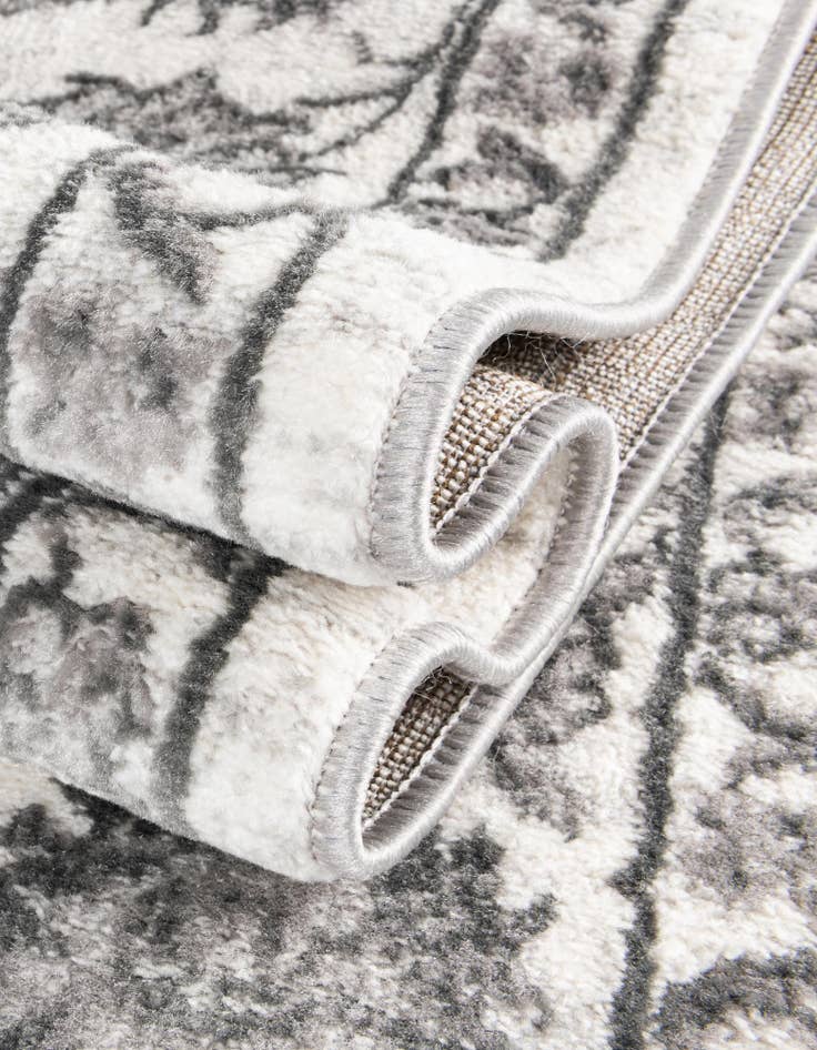 Detail image of 3' 3 x 5' 3 Boston Rug