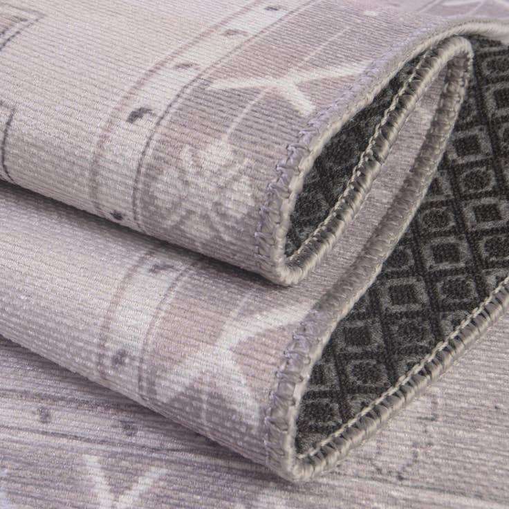 Detail image of 3' 6 x 5' 6 Washable Timeless Rug
