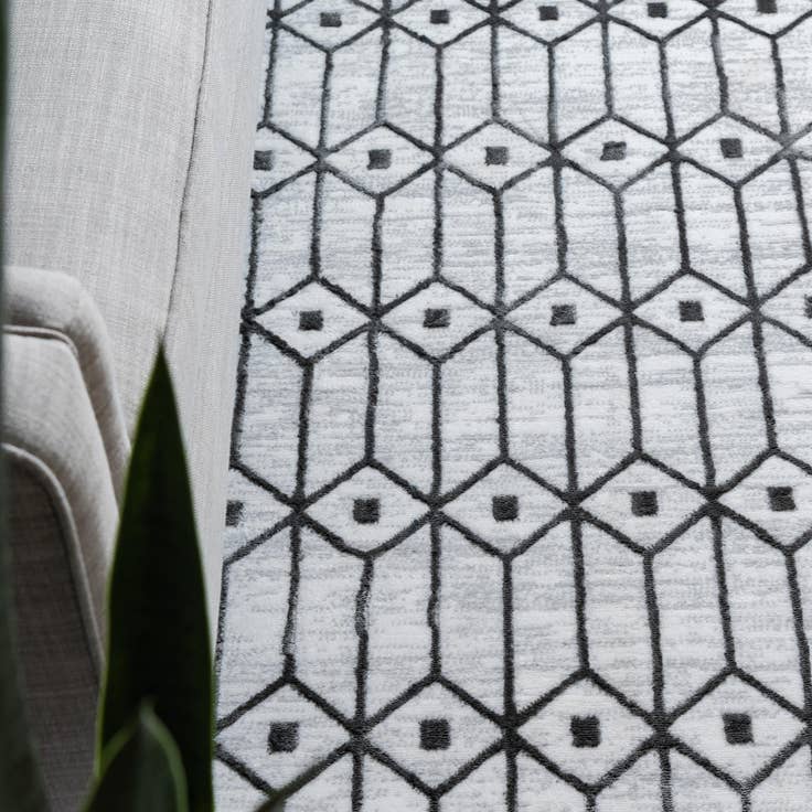Detail image of 5' 3 x 5' 3 Lattice Trellis Octagon Rug