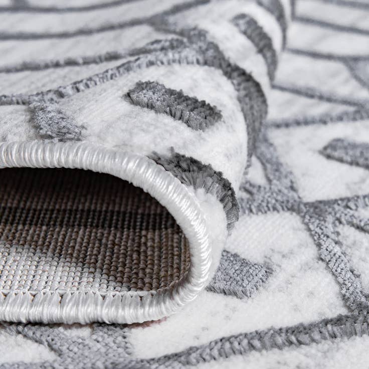 Detail image of 5' 3 x 5' 3 Lattice Trellis Octagon Rug