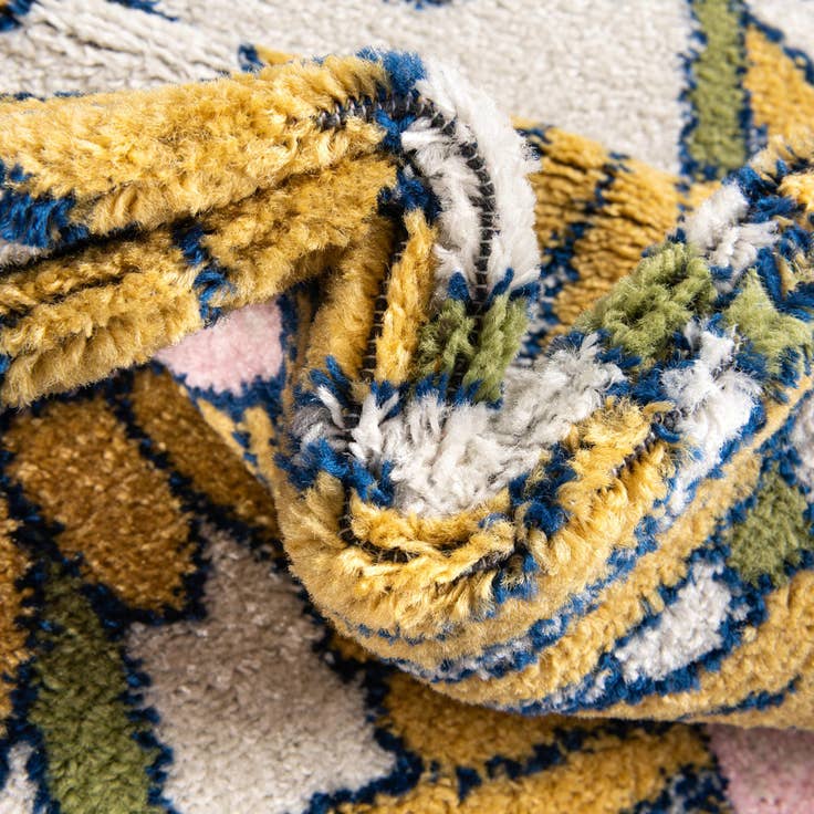 Detail image of 6' x 9' Bloom Oval Rug