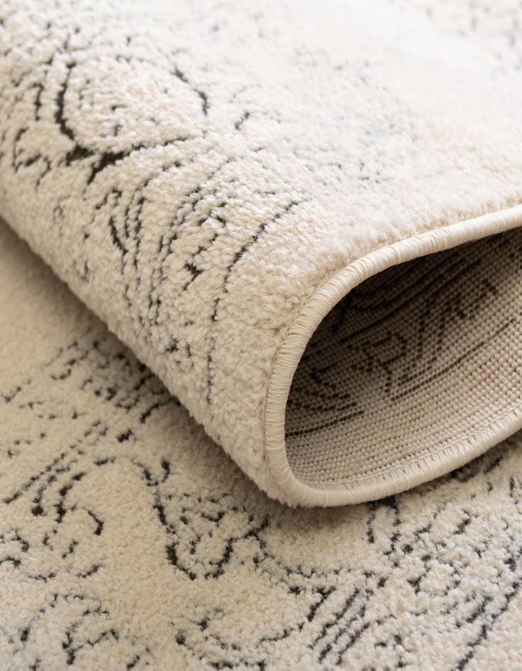 Detail image of 4' x 6' Isabella Oval Rug