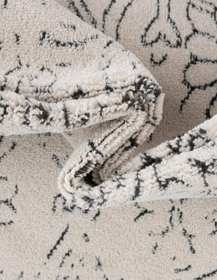 Detail image of 6' x 9' Isabella Oval Rug