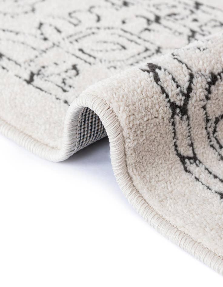 Detail image of 6' x 9' Isabella Oval Rug
