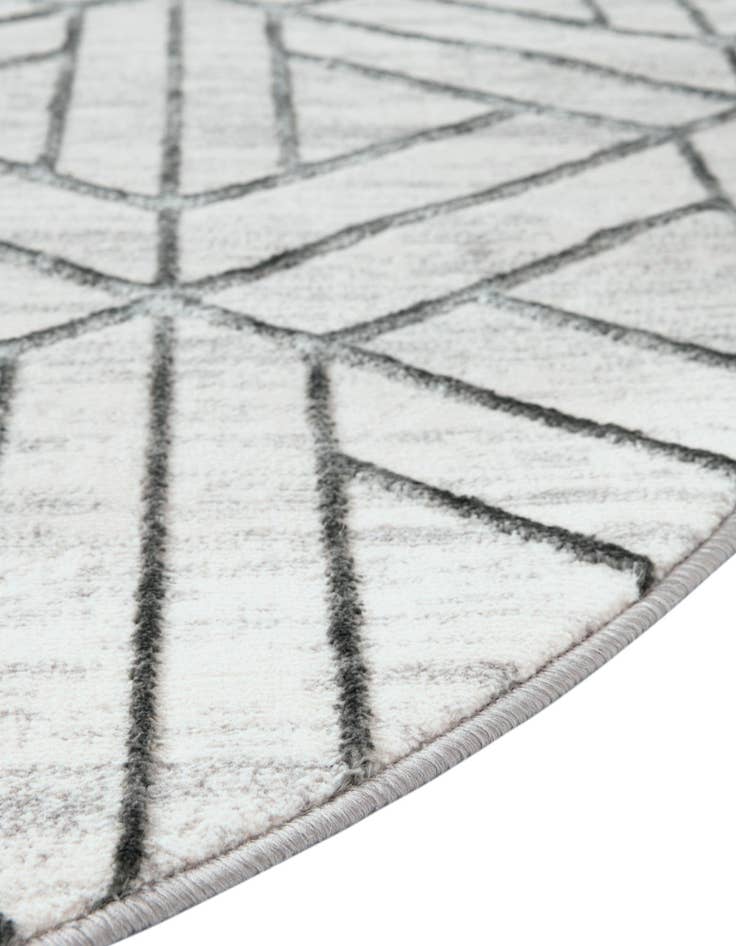 Detail image of 5' 3 x 8' Lattice Trellis Oval Rug