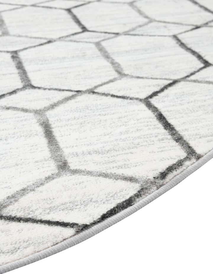 5' 3 x 8' Lattice Trellis Oval Rug