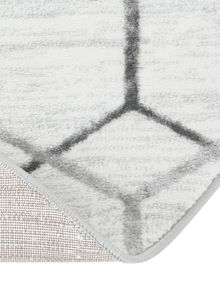 Detail image of 5' 3 x 8' Lattice Trellis Oval Rug