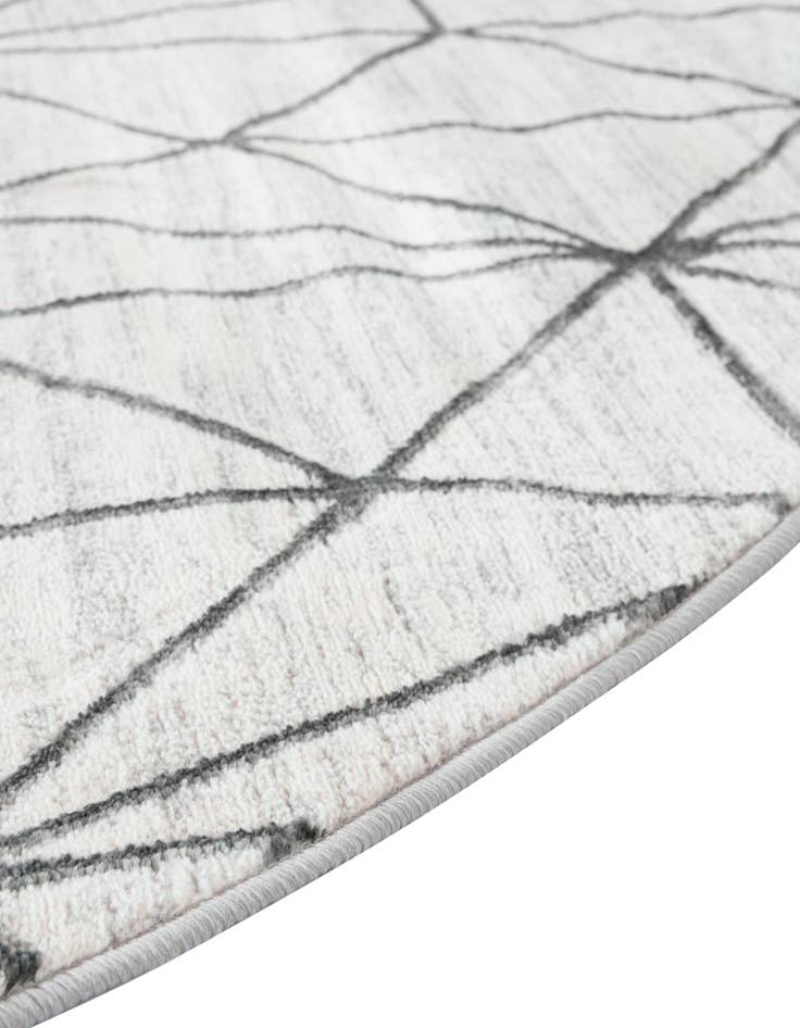 Detail image of 5' 3 x 8' Lattice Trellis Oval Rug