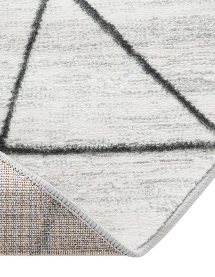 Detail image of 5' 3 x 8' Lattice Trellis Oval Rug