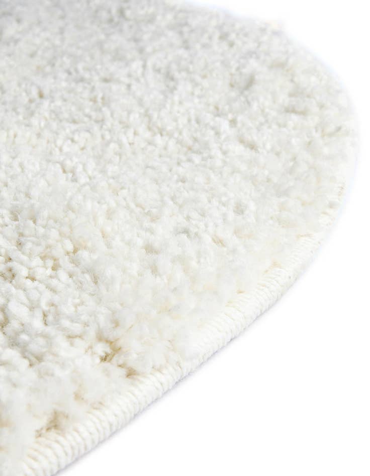 Detail image of 4' 1 x 6' 1 Soft Solid Shag Oval Rug