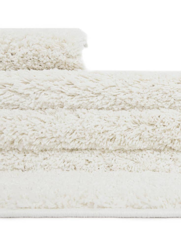 Detail image of 4' 1 x 6' 1 Soft Solid Shag Oval Rug