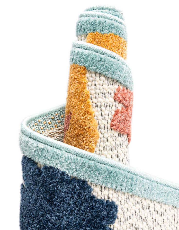 Detail image of 2' x 3' Easy-Clean Belize Indoor / Outdoor Rug