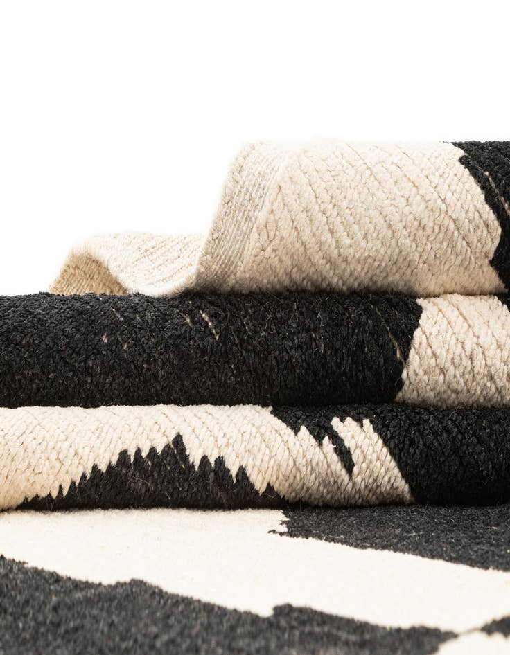 Detail image of 8' 4 x 10' 2 Hand Knotted Beni Marok Rug