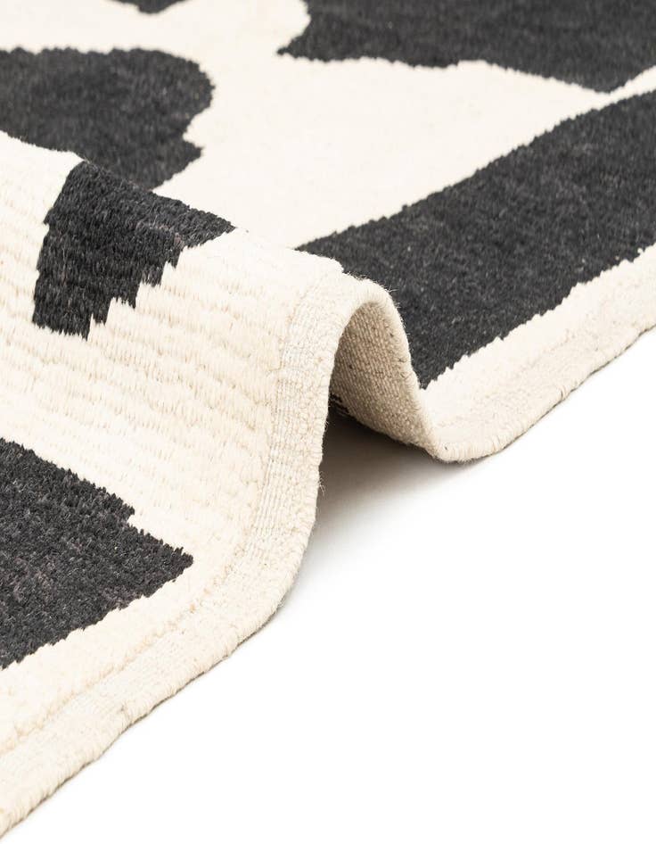 Detail image of 8' 4 x 10' 2 Hand Knotted Beni Marok Rug