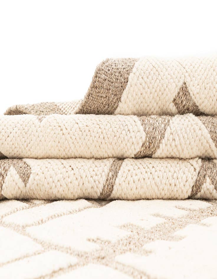 Detail image of 8' 4 x 10' 10  Hand Knotted Beni Marok Rug