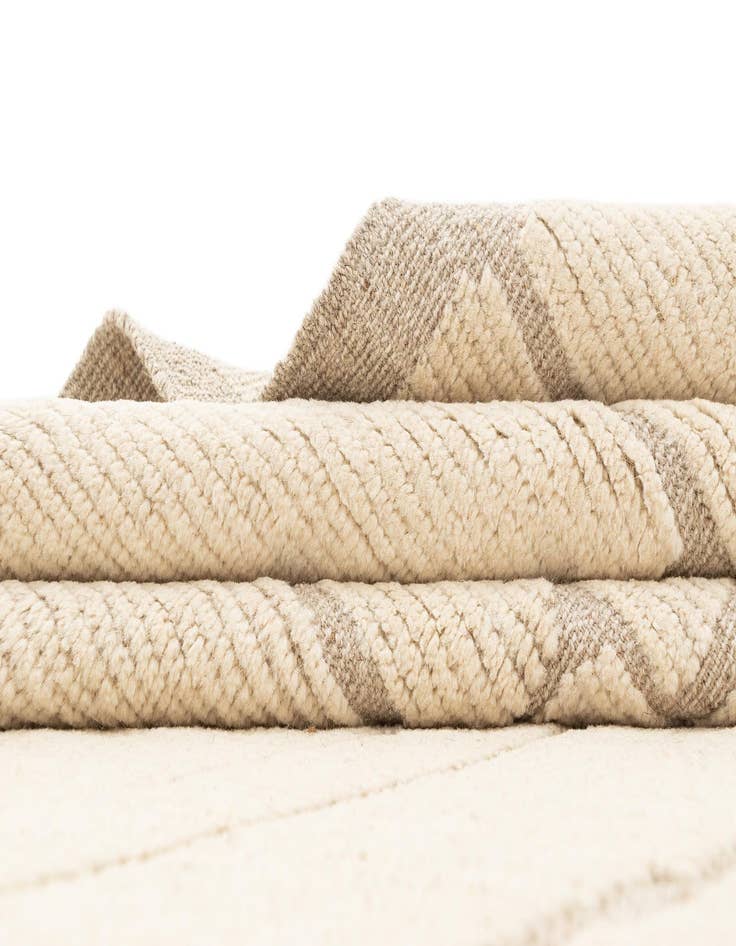 Detail image of 8' x 10' 2  Hand Knotted Beni Marok Rug