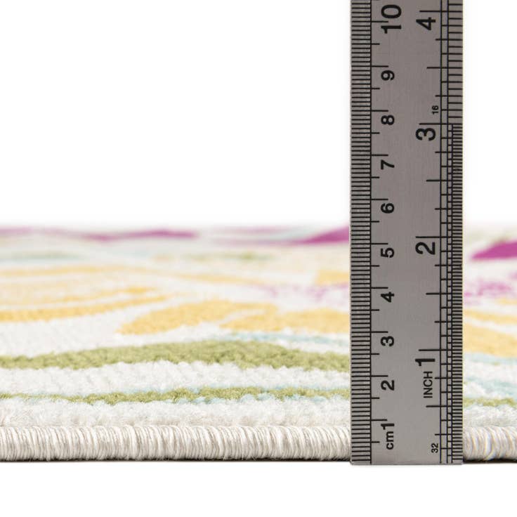 Detail image of 3' x 5' 3 Bloom Rug