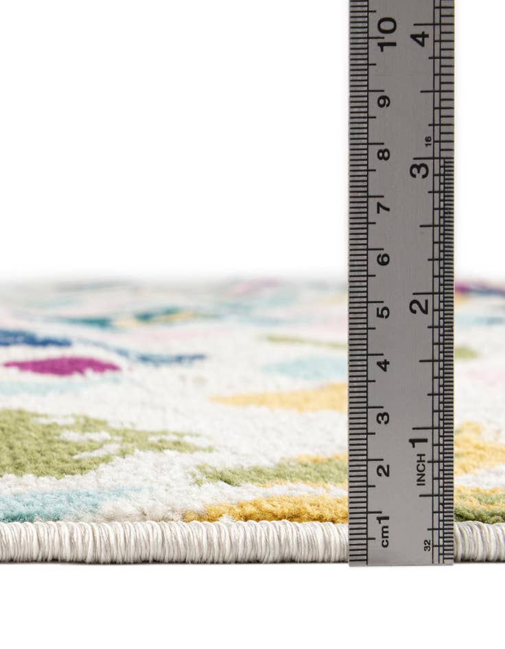 Detail image of 3' x 5' 3 Bloom Rug