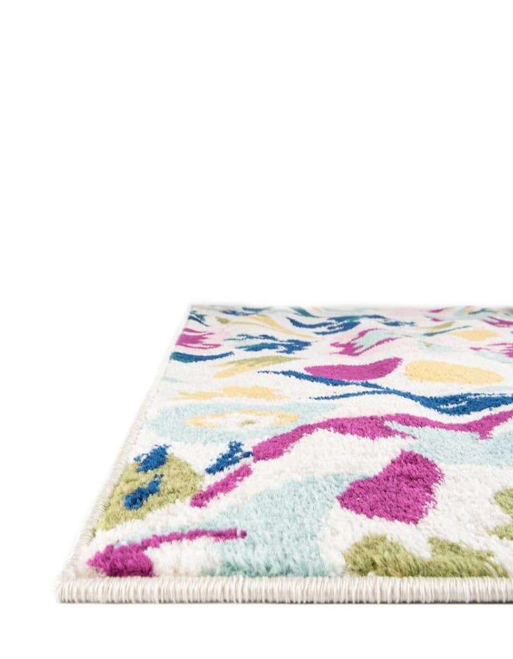 Detail image of 3' x 5' 3 Bloom Rug