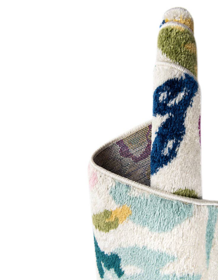 Detail image of 3' x 5' 3 Bloom Rug