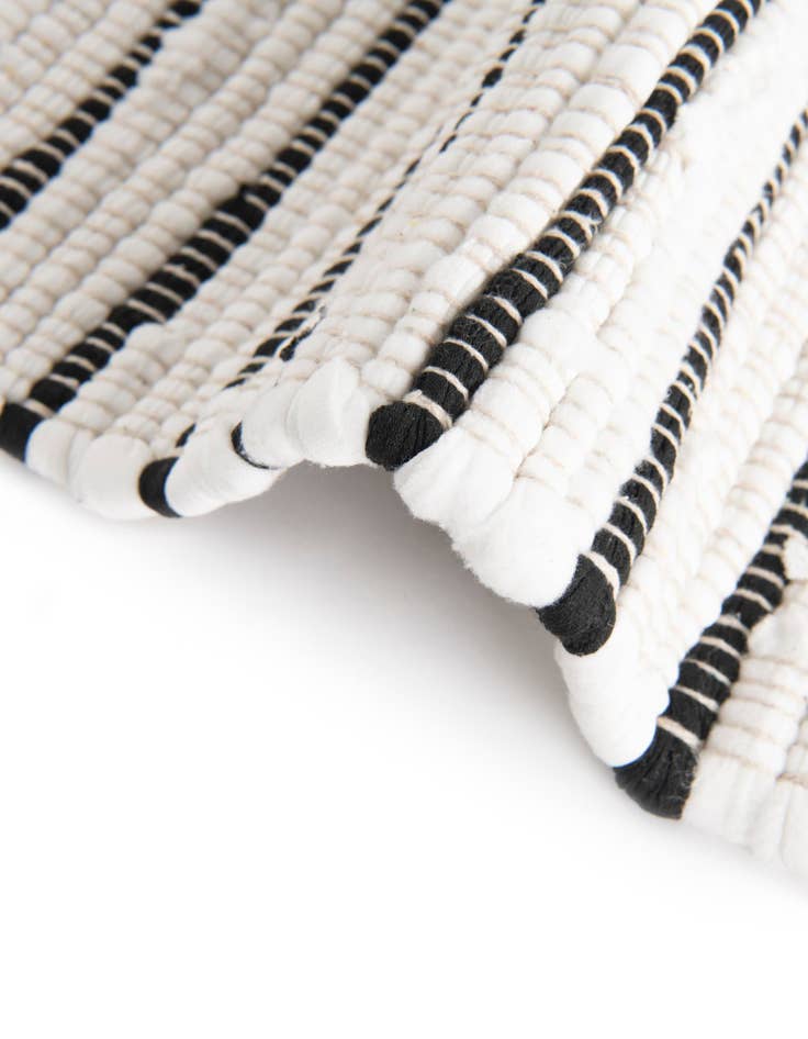 Detail image of 5' x 7' Hand Braided Chindi Cotton Rug