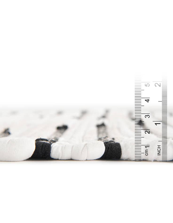 Detail image of 8' x 11' Hand Woven Chindi Cotton Rug