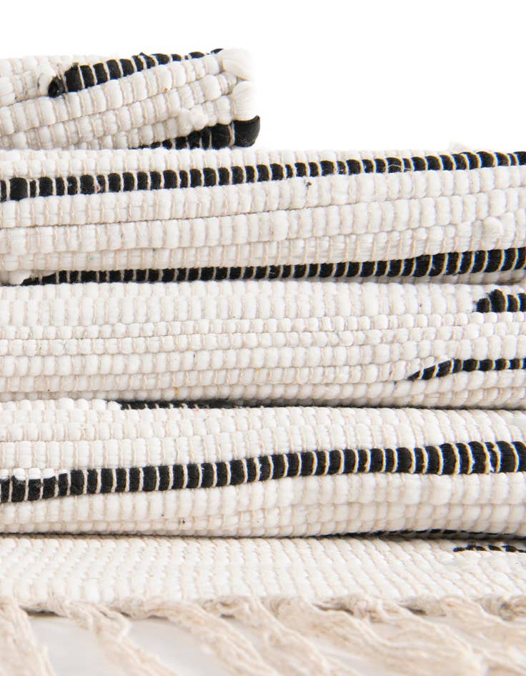 Detail image of 7' 1 x 10' Hand Woven Chindi Cotton Rug