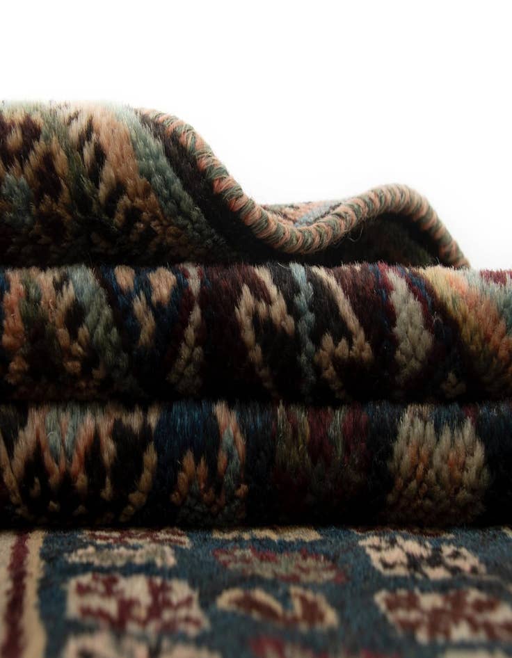 Detail image of 4' 11 x 8' 4 Ghashghai Wool Rug