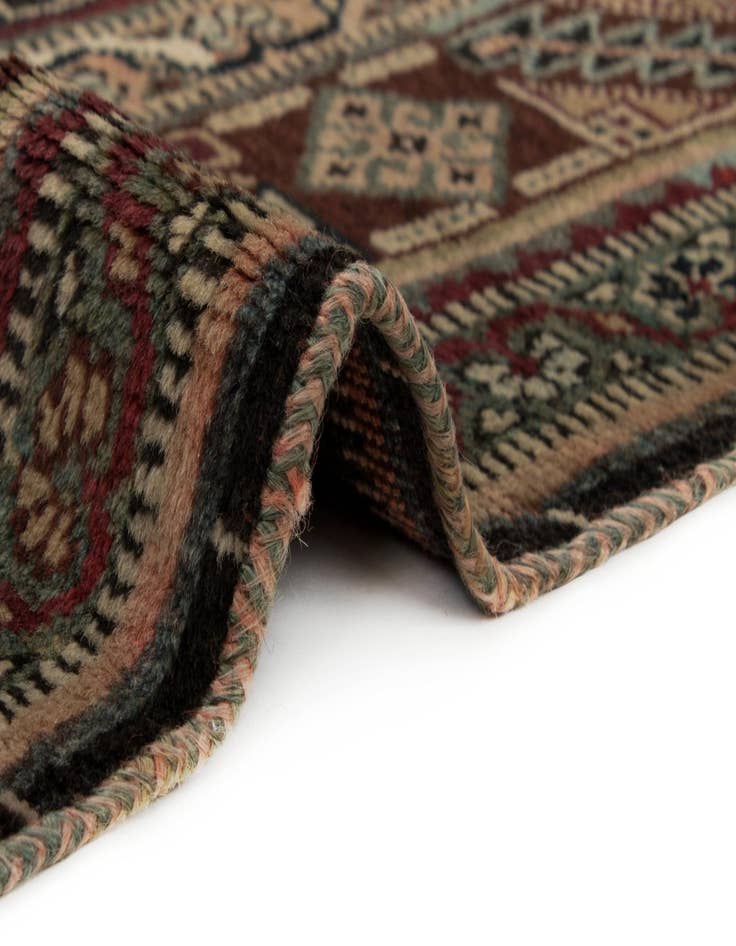Detail image of 4' 11 x 8' 4 Ghashghai Wool Rug