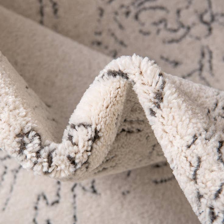 Detail image of 2' x 3' Isabella Rug