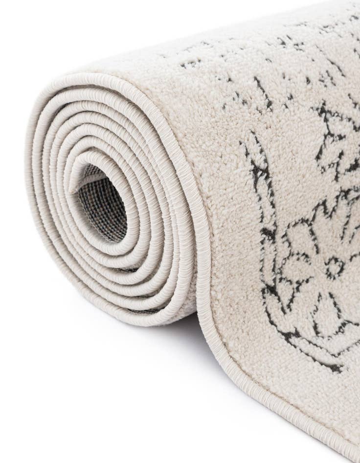 Detail image of 4' x 6' Isabella Rug