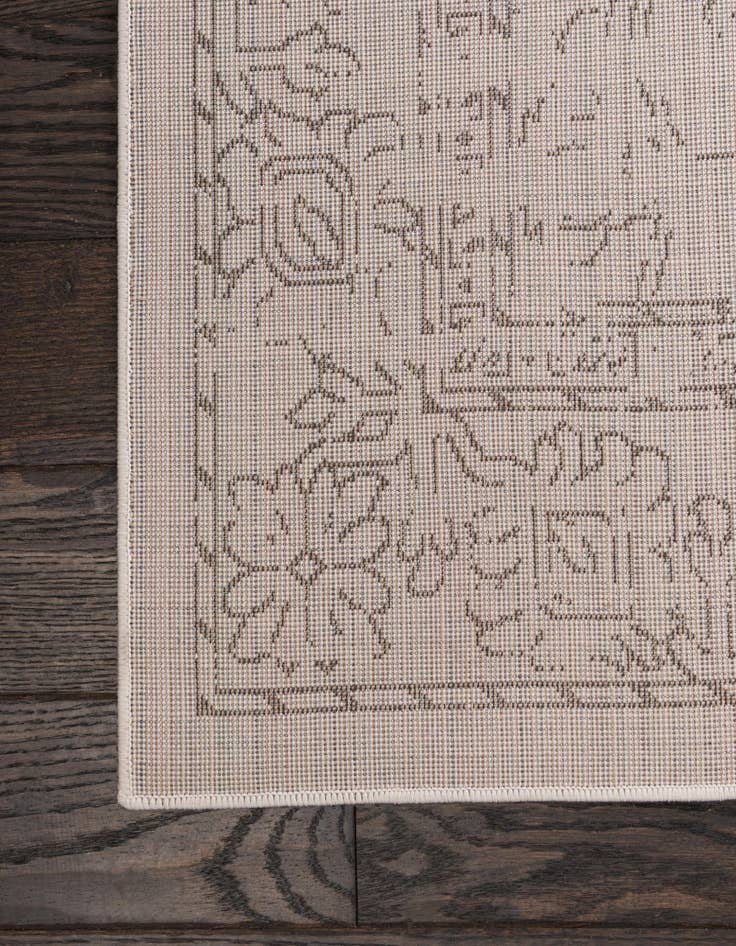Detail image of 4' x 6' Isabella Rug