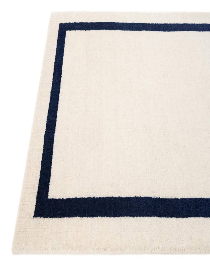Detail image of 2' 1 x 3' 1 Hand Woven Jill Zarin English Manor Wool Rug