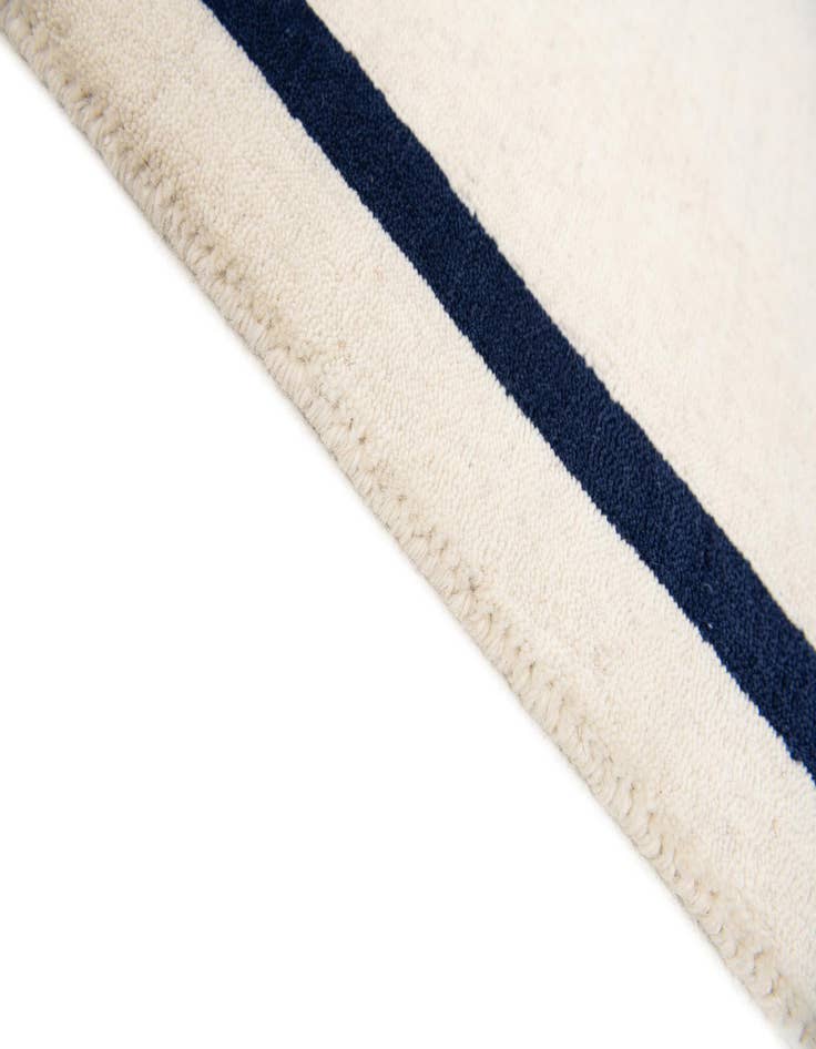 Detail image of 2' 1 x 3' 1 Hand Woven Jill Zarin English Manor Wool Rug