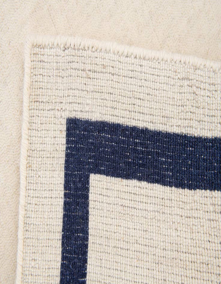 Detail image of 2' 1 x 3' 1 Hand Woven Jill Zarin English Manor Wool Rug