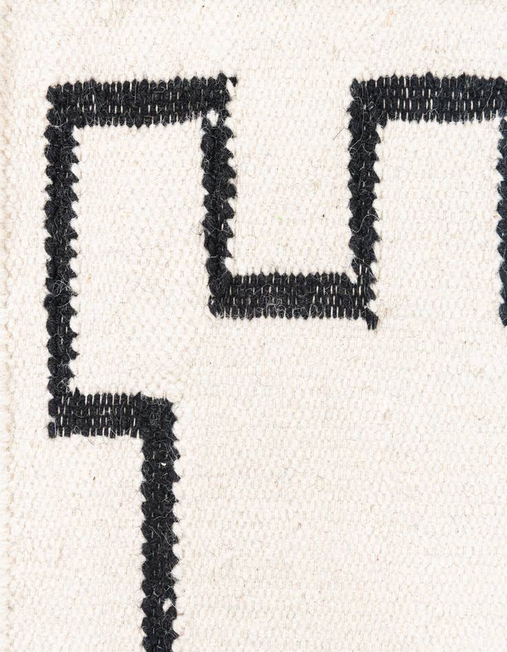 Detail image of 4' 1 x 6' 3  Hand Woven Kilim Wool Rug