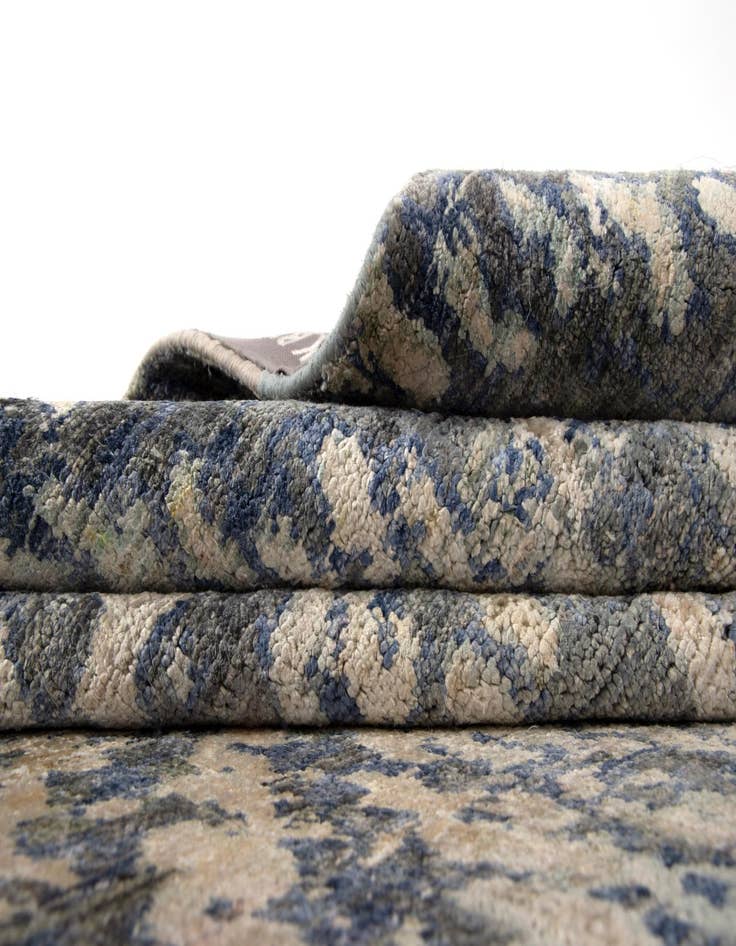 Detail image of 8' 10 x 12' 8 Kundan Diamond Rug