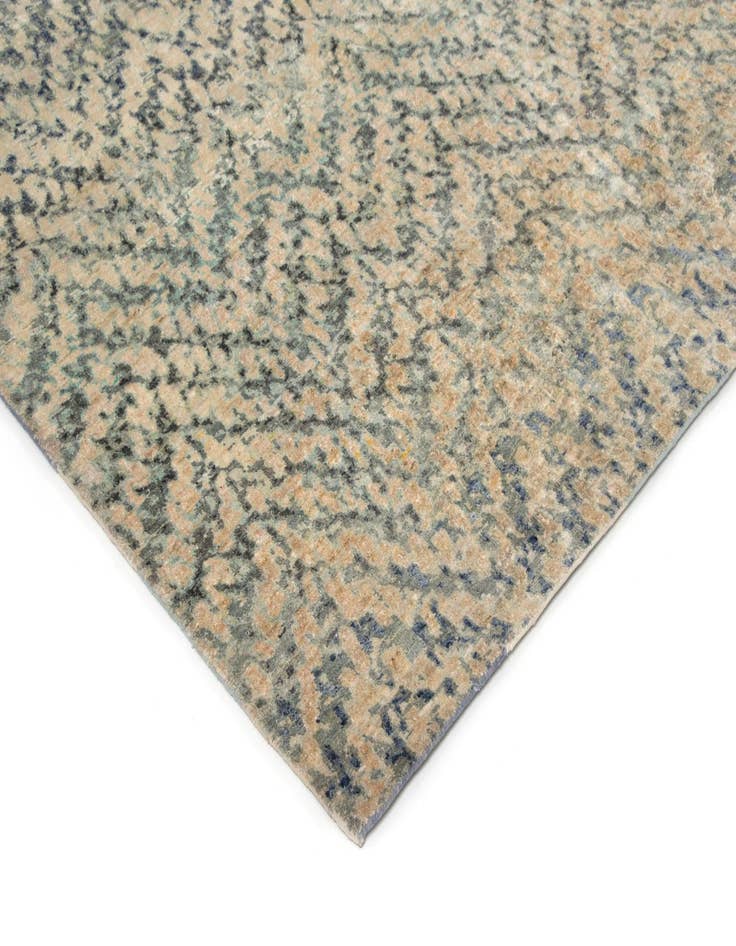 Detail image of 8' 10 x 12' 8 Kundan Diamond Rug