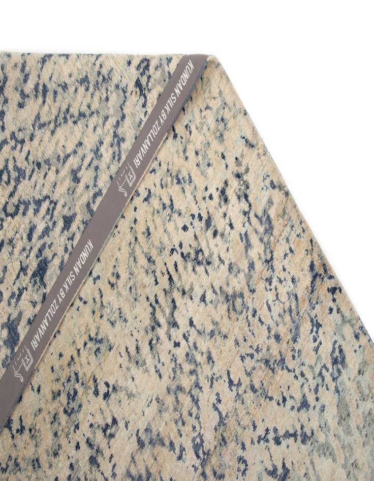 Detail image of 8' 10 x 12' 8 Kundan Diamond Rug