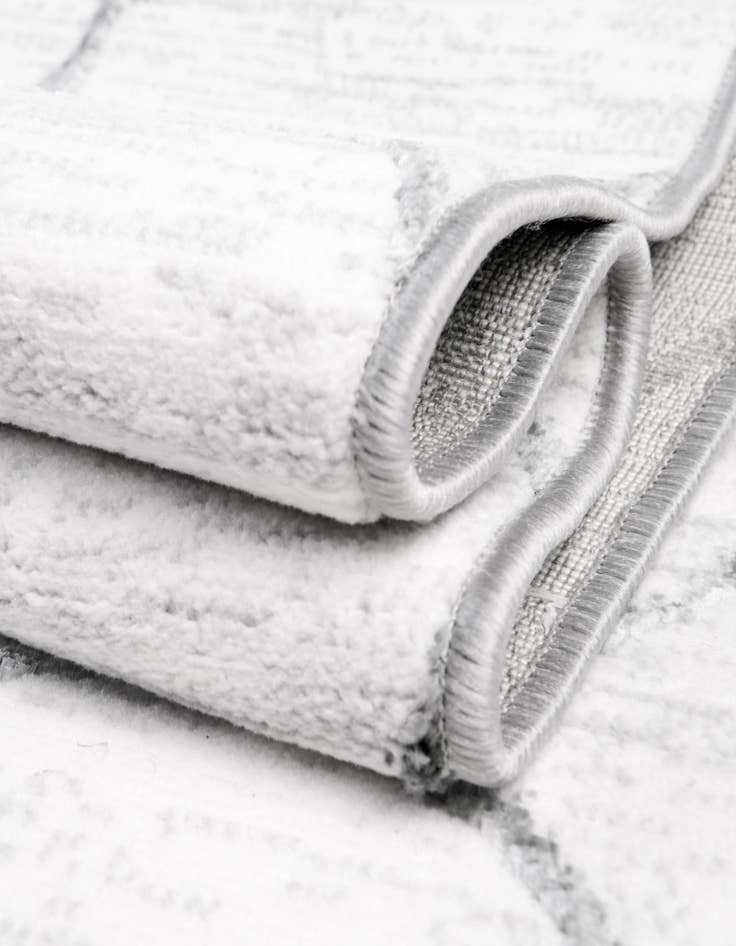 Detail image of 8' x 10' Lattice Trellis Rug