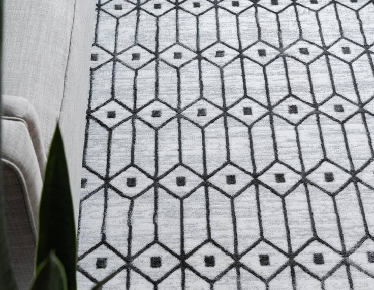 Detail image of 8' x 10' Lattice Trellis Rug