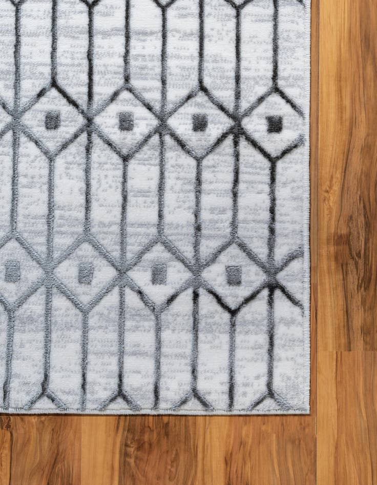 Detail image of 3' 3 x 5' 3 Lattice Trellis Rug