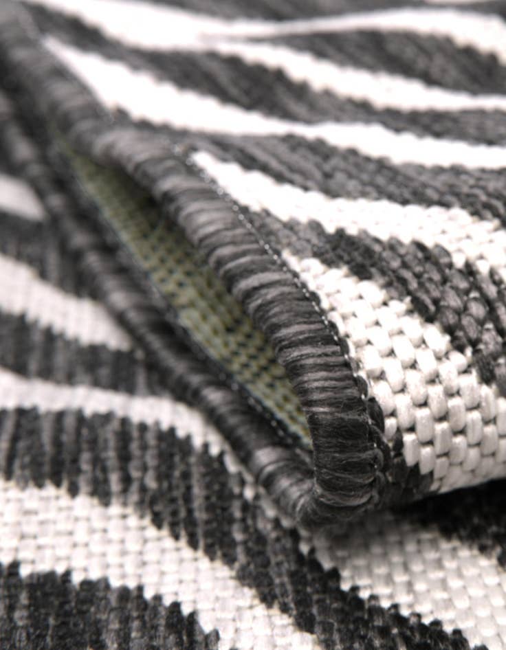 Detail image of 3' x 5' 3 Easy-Clean Safari Indoor / Outdoor Rug