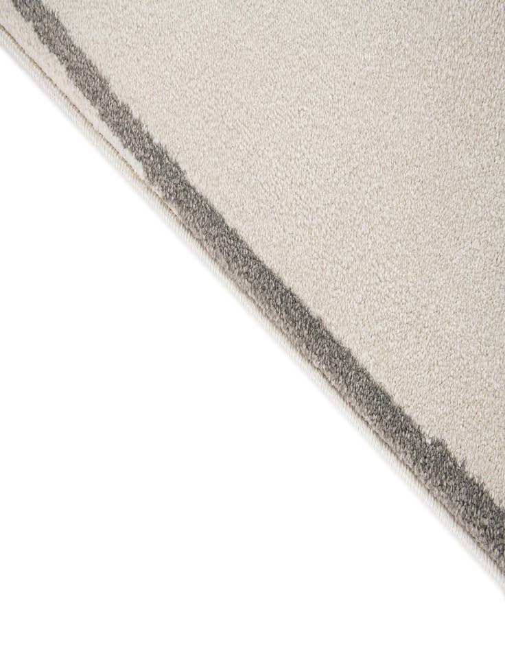 Detail image of 5' 3 x 7' 9 Savannah Rug