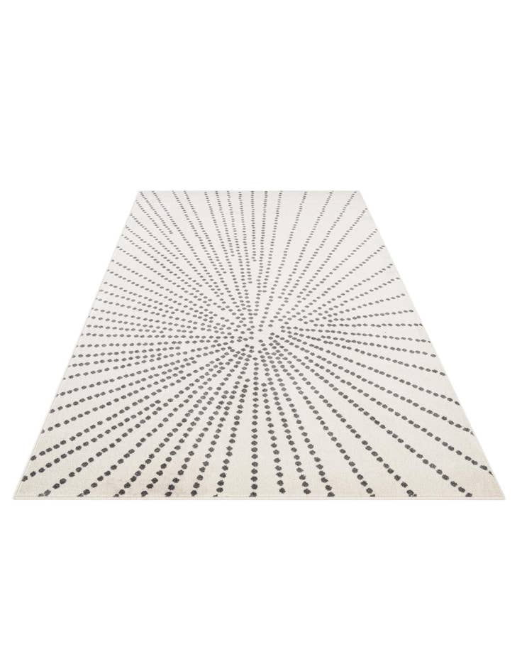 Detail image of 5' 3 x 7' 9 Savannah Rug