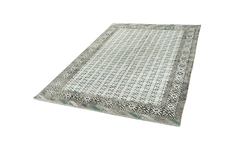 Detail image of 6' 8 x 9' 5 Vintage Royal Rug